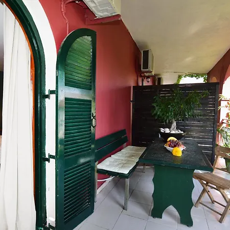 Lord Ape Club Πανσιόν Μπενίτσες